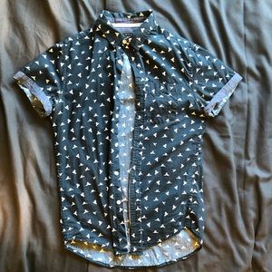 Dove. print button up tee
